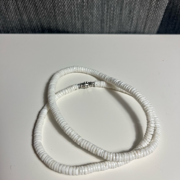 Elegant White Beaded Necklace - Picture 3 of 4